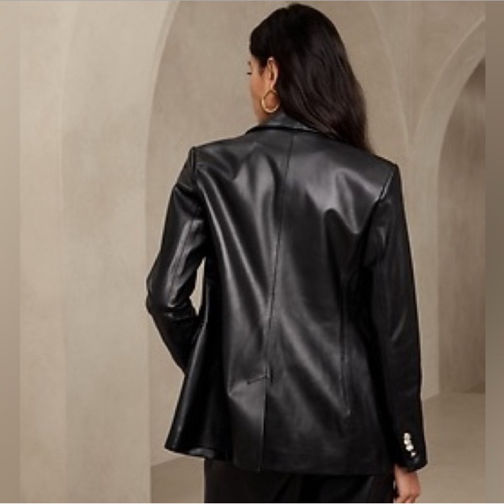 Banana Republic Leather Captain’s Blazer - Never Worn
Fall/Winter 2023 - Picture 6 of 8